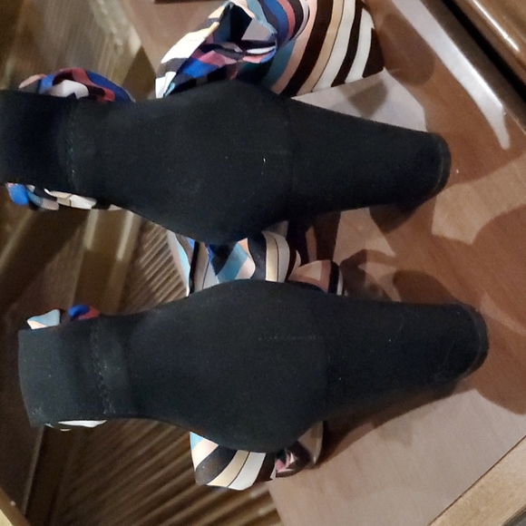 Inc Sandals - Picture 3 of 5